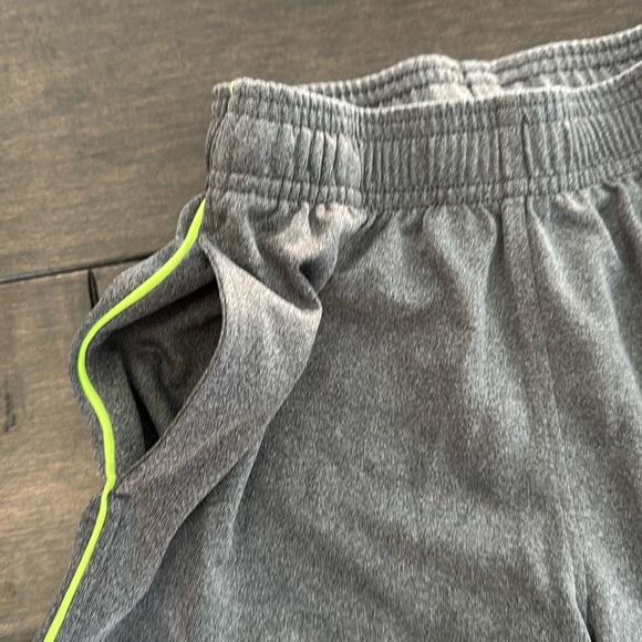 💜3/$15 Under Armour Gray Kids Shorts - Picture 3 of 6